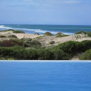 https://moya-manzi-beach-house.port-elizabeth-hotel.com