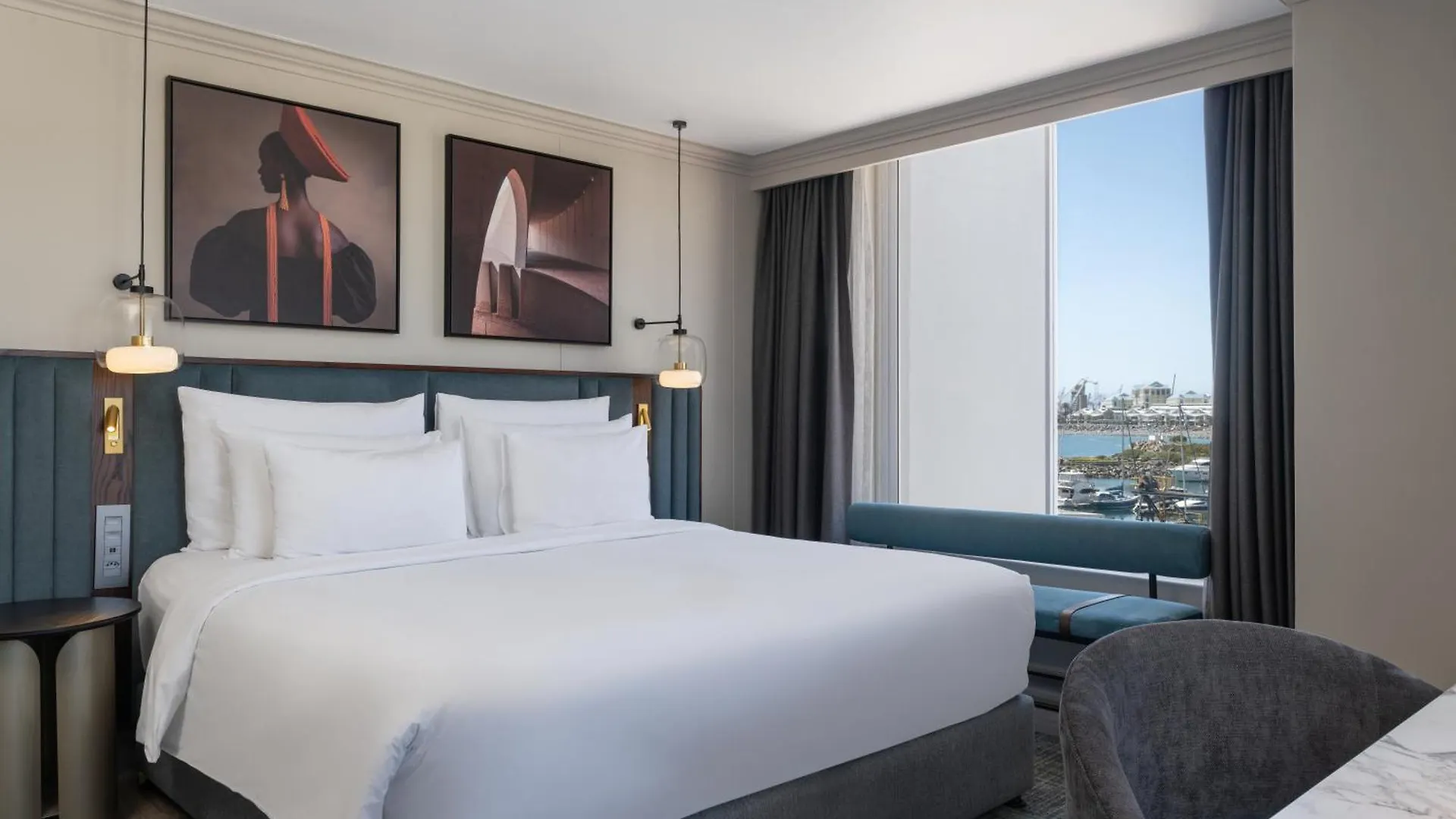 Radisson Collection Hotel, Waterfront Le Cap 5*,