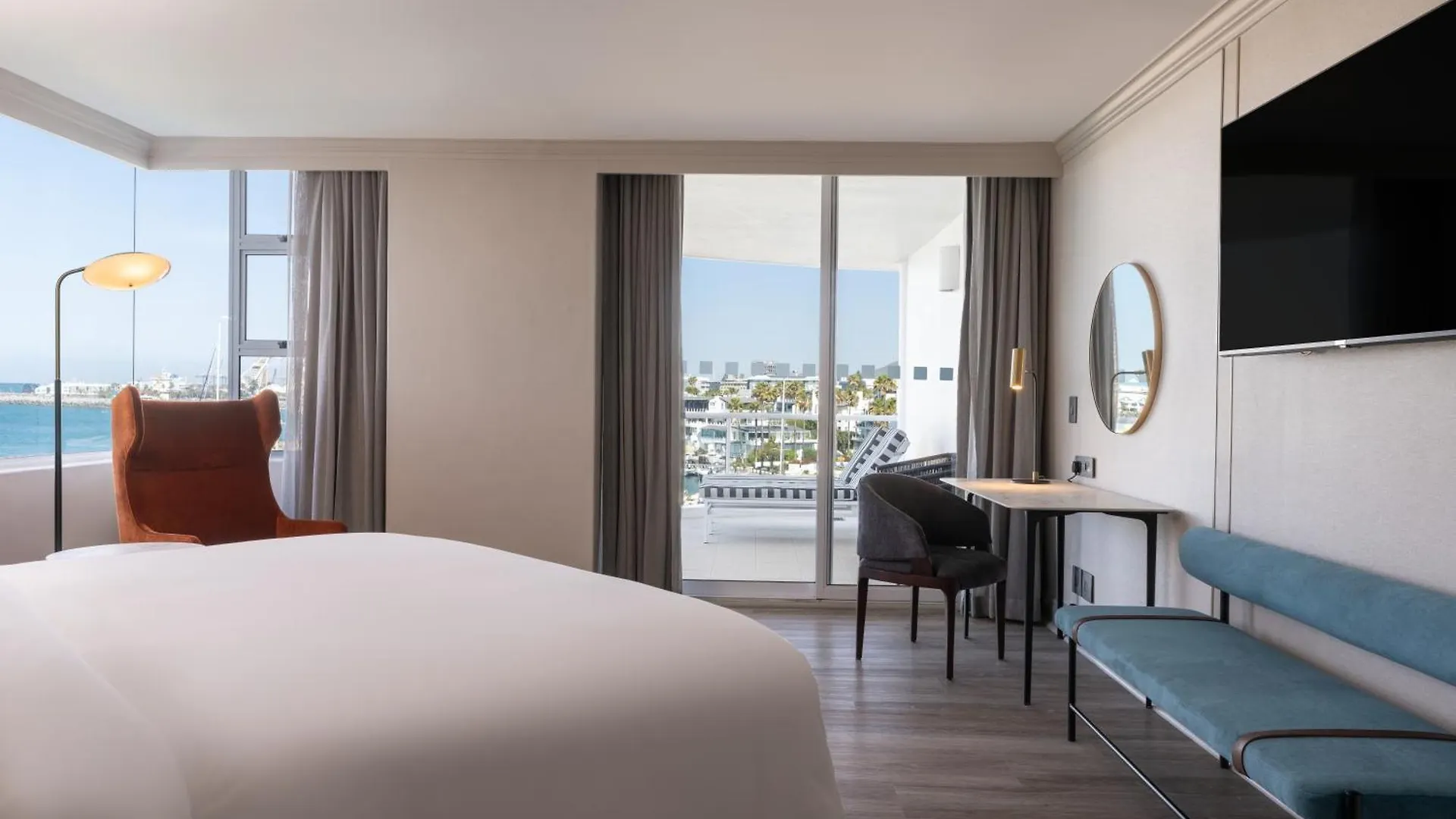 Radisson Collection Hotel, Waterfront Le Cap